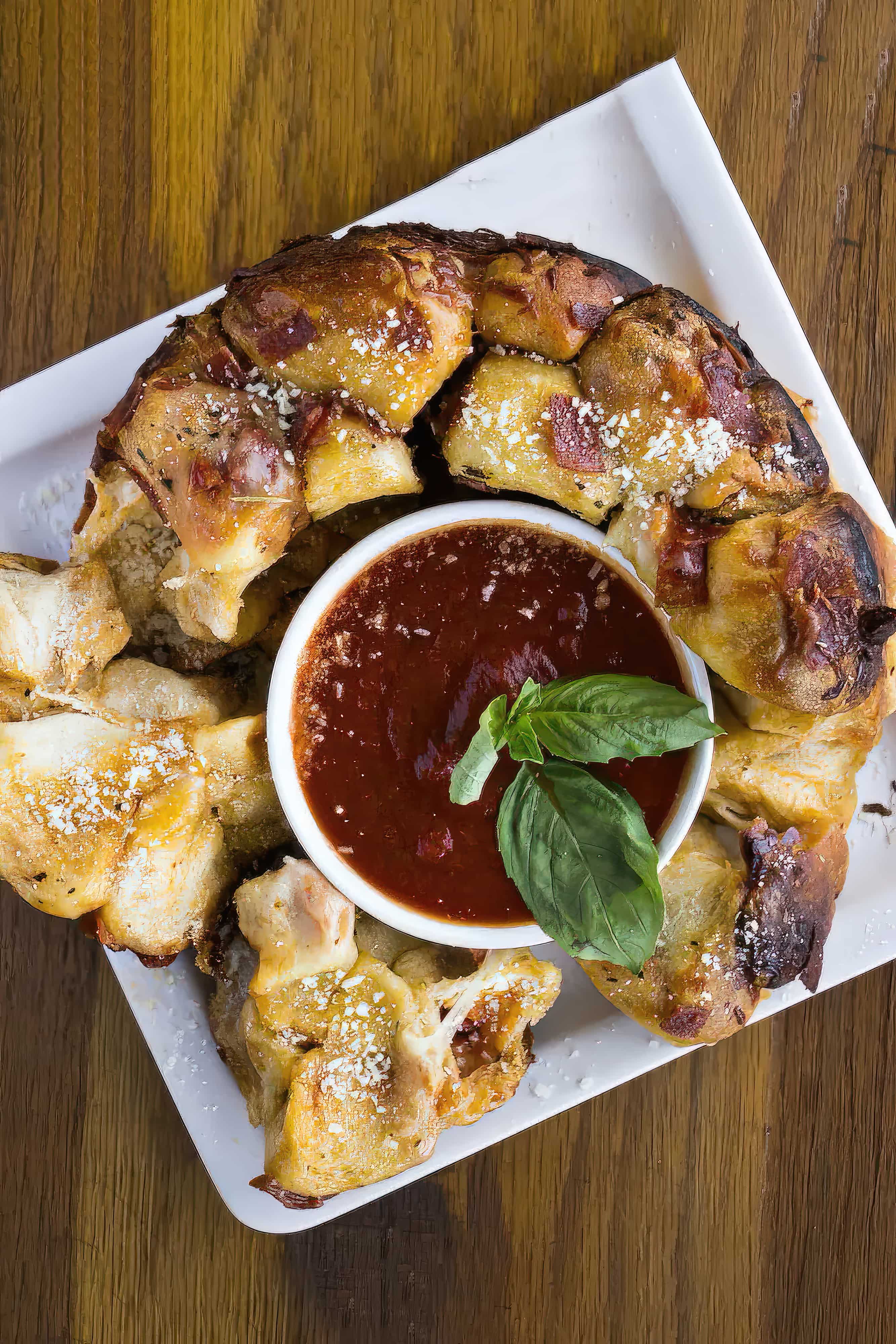 Image of slow cooker pizza pull-apart bread